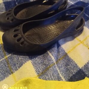 Size 8 woman's Crocs.